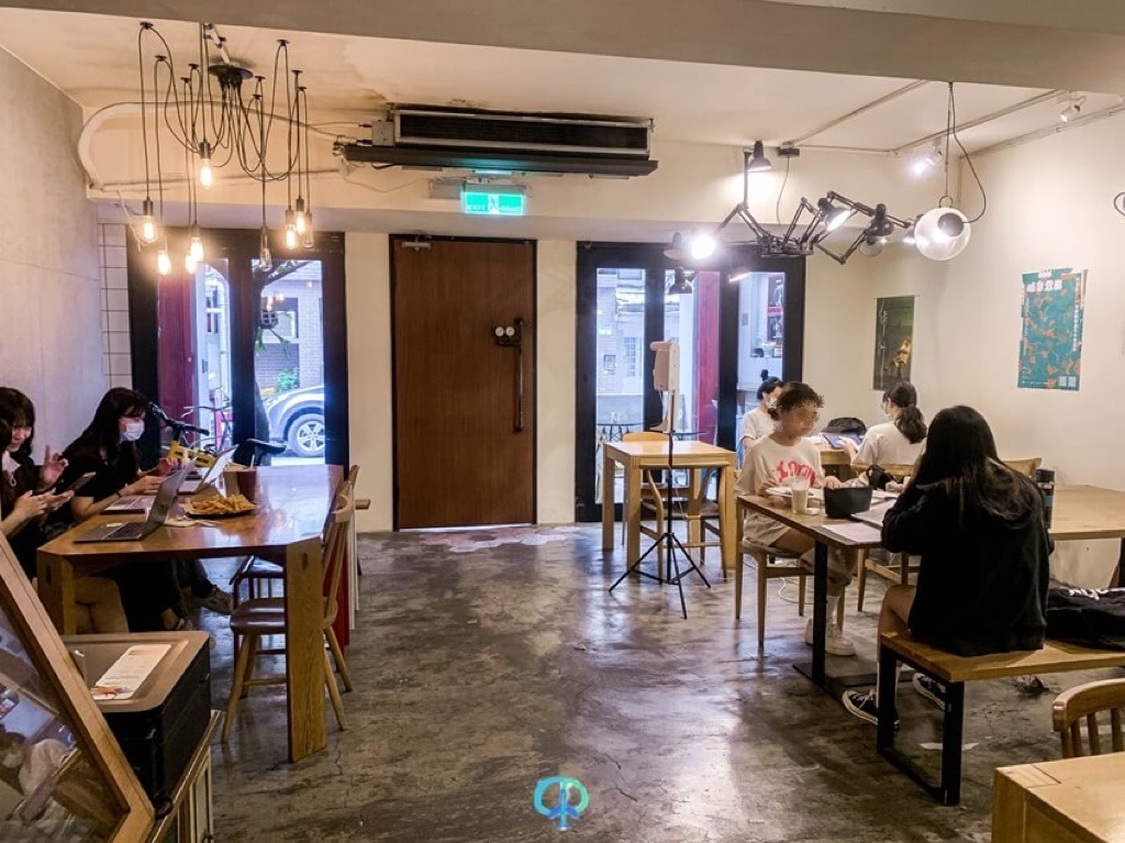 台北 | 上樓看看咖啡廳 | 靠市政府站適合工作與聊天的咖啡店 - chillpotato.com