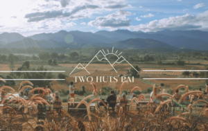 泰國拜縣 | Two Huts Pai 氣氛最好的日落咖啡店 🌄 - chillpotato.com